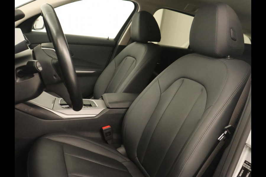 BMW 3 Serie Touring 330e | Keyless | Full LED | Carplay | Navigatie | Leder | Stoelverwarming | Camera | LMV 17 inch | Cruise control | Getint glas