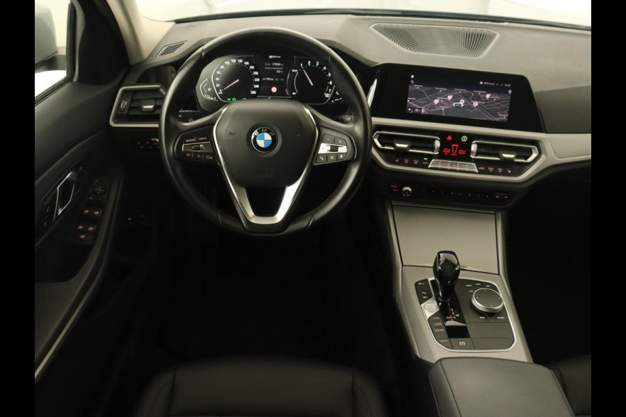 BMW 3 Serie Touring 330e | Keyless | Full LED | Carplay | Navigatie | Leder | Stoelverwarming | Camera | LMV 17 inch | Cruise control | Getint glas