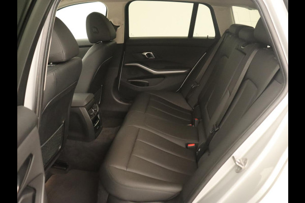 BMW 3 Serie Touring 330e | Keyless | Full LED | Carplay | Navigatie | Leder | Stoelverwarming | Camera | LMV 17 inch | Cruise control | Getint glas