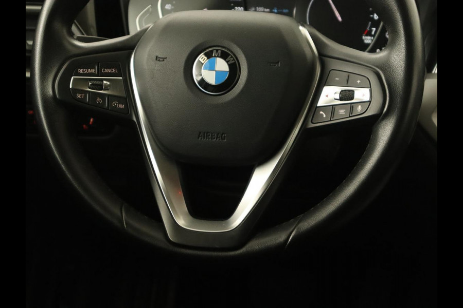 BMW 3 Serie Touring 330e | Keyless | Full LED | Carplay | Navigatie | Leder | Stoelverwarming | Camera | LMV 17 inch | Cruise control | Getint glas
