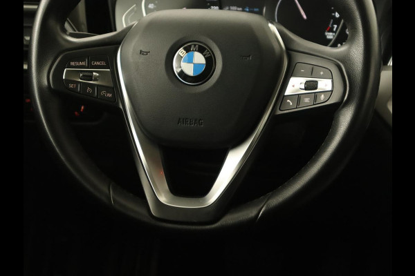 BMW 3 Serie Touring 330e | Keyless | Full LED | Carplay | Navigatie | Leder | Stoelverwarming | Camera | LMV 17 inch | Cruise control | Getint glas