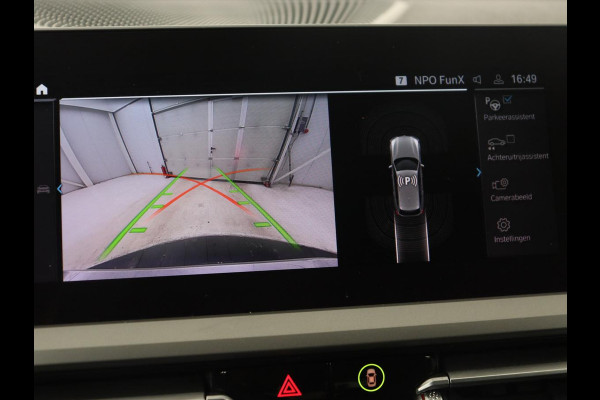 BMW 3 Serie Touring 330e | Keyless | Full LED | Carplay | Navigatie | Leder | Stoelverwarming | Camera | LMV 17 inch | Cruise control | Getint glas