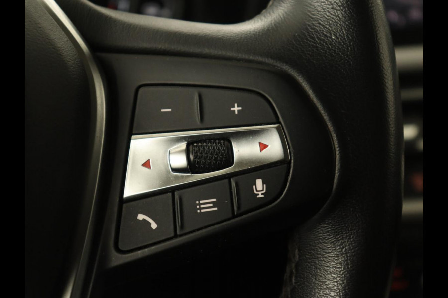 BMW 3 Serie Touring 330e | Keyless | Full LED | Carplay | Navigatie | Leder | Stoelverwarming | Camera | LMV 17 inch | Cruise control | Getint glas