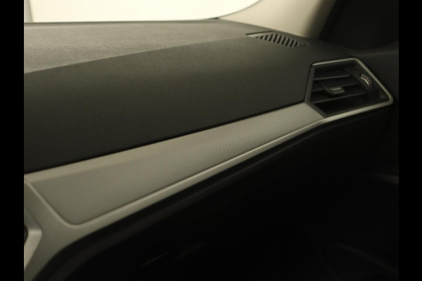 BMW 3 Serie Touring 330e | Keyless | Full LED | Carplay | Navigatie | Leder | Stoelverwarming | Camera | LMV 17 inch | Cruise control | Getint glas