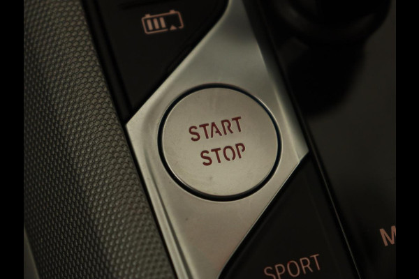 BMW 3 Serie Touring 330e | Keyless | Full LED | Carplay | Navigatie | Leder | Stoelverwarming | Camera | LMV 17 inch | Cruise control | Getint glas