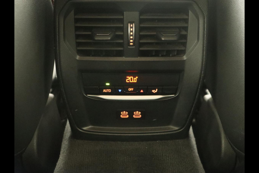 BMW 3 Serie Touring 330e | Keyless | Full LED | Carplay | Navigatie | Leder | Stoelverwarming | Camera | LMV 17 inch | Cruise control | Getint glas