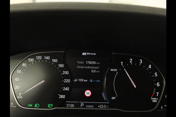 BMW 3 Serie Touring 330e | Keyless | Full LED | Carplay | Navigatie | Leder | Stoelverwarming | Camera | LMV 17 inch | Cruise control | Getint glas