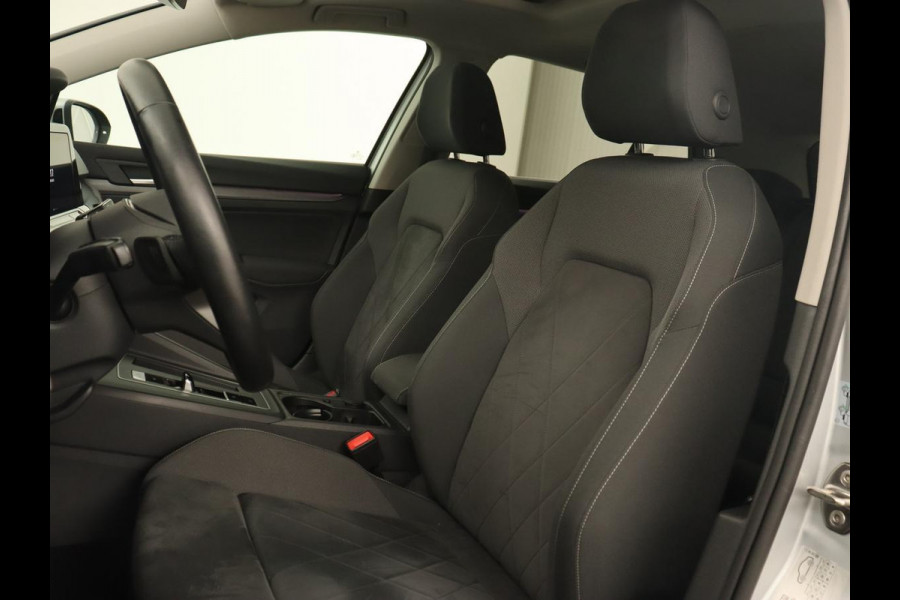 Volkswagen Golf 1.5 eTSI Style | Panoramadak | Automaat 1.5 eTSI Style | Panoramadak | Automaat | Navigatie | Memory | Adaptive cruise | Camera | Park assist | Carplay | Sfeerverlichting | Lane assist