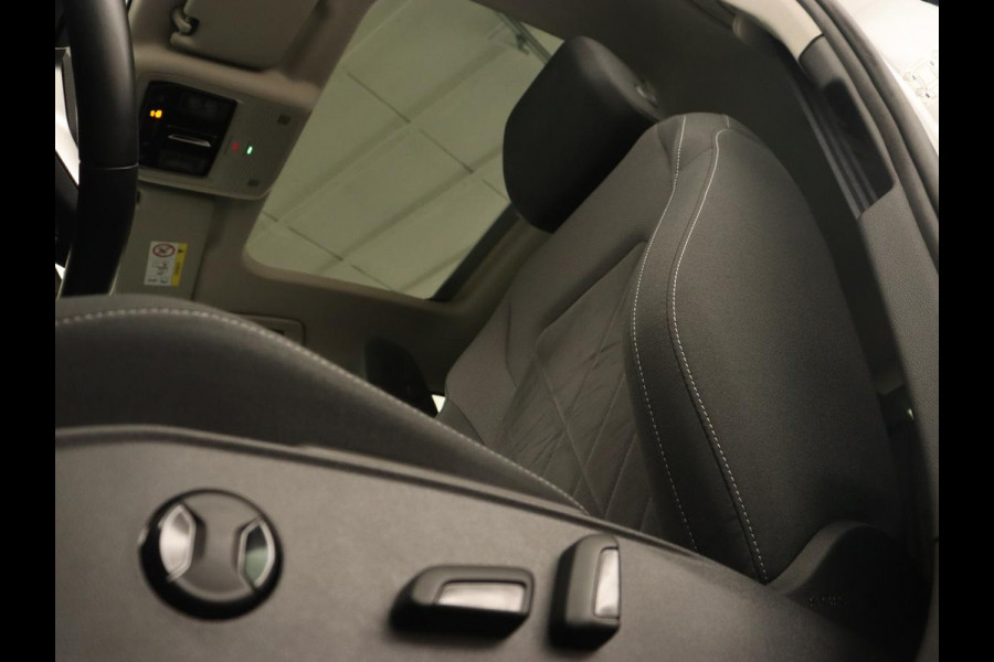 Volkswagen Golf 1.5 eTSI Style | Panoramadak | Automaat 1.5 eTSI Style | Panoramadak | Automaat | Navigatie | Memory | Adaptive cruise | Camera | Park assist | Carplay | Sfeerverlichting | Lane assist