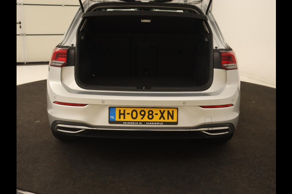 Volkswagen Golf 1.5 eTSI Style | Panoramadak | Automaat 1.5 eTSI Style | Panoramadak | Automaat | Navigatie | Memory | Adaptive cruise | Camera | Park assist | Carplay | Sfeerverlichting | Lane assist