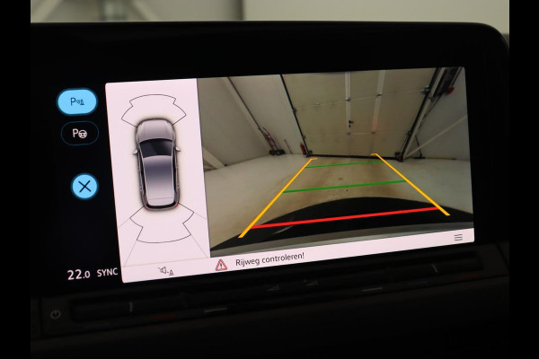 Volkswagen Golf 1.5 eTSI Style | Panoramadak | Automaat 1.5 eTSI Style | Panoramadak | Automaat | Navigatie | Memory | Adaptive cruise | Camera | Park assist | Carplay | Sfeerverlichting | Lane assist