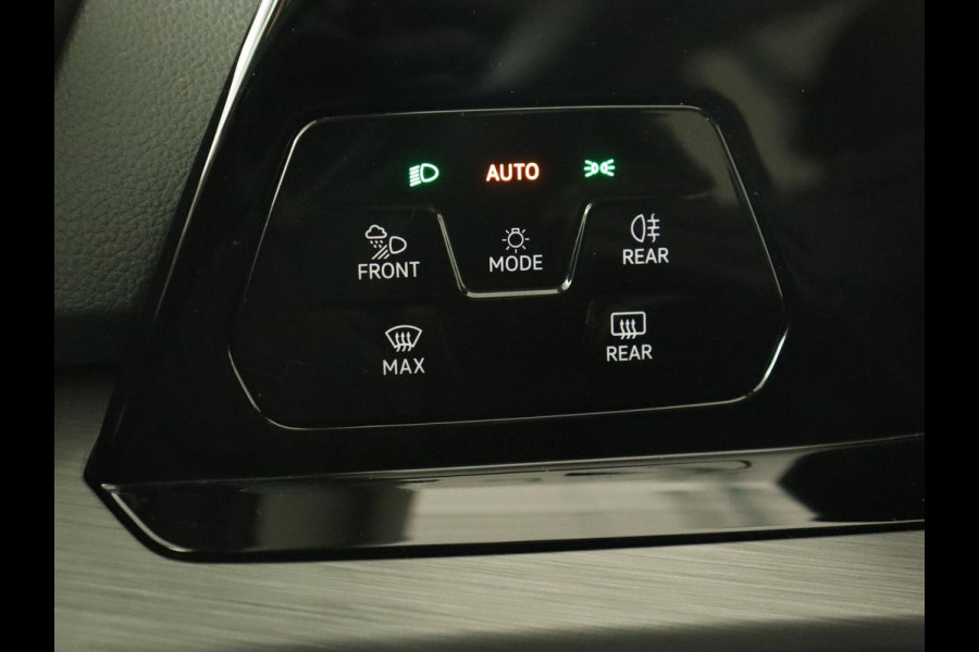 Volkswagen Golf 1.5 eTSI Style | Panoramadak | Automaat 1.5 eTSI Style | Panoramadak | Automaat | Navigatie | Memory | Adaptive cruise | Camera | Park assist | Carplay | Sfeerverlichting | Lane assist