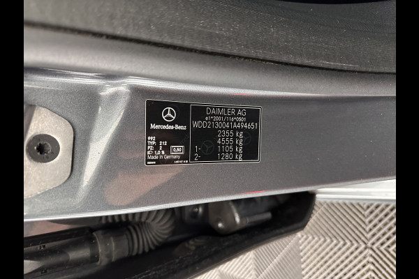 Mercedes-Benz E-Klasse 220 d AMG-Line (INCL-BTW ) Aut. *PANO | FULL-LED | LEATHER-MICROFIBRE | WIDE-SCREEN-DIGI-COCKPIT | NAVI-FULLMAP | AMBIENT-LIGHT | HEATED-SPORTSEATS | ECC | SHIFT-PADLLES | PDC | CRUISE | 19"ALU*