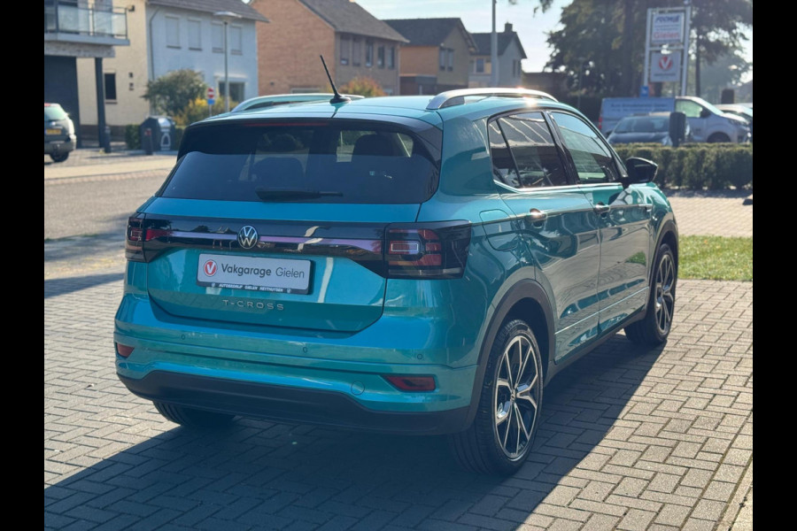 Volkswagen T-Cross 1.0 TSI 7-DSG R-Line | Dodehoekherkenning, Stoelverwarming, 18 inch, Climate control, Adaptive cruise control