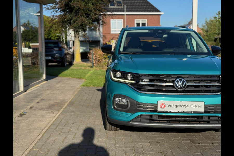 Volkswagen T-Cross 1.0 TSI 7-DSG R-Line | Dodehoekherkenning, Stoelverwarming, 18 inch, Climate control, Adaptive cruise control