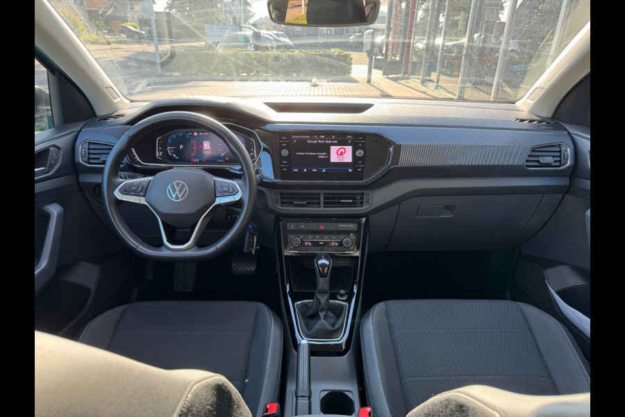Volkswagen T-Cross 1.0 TSI 7-DSG R-Line | Dodehoekherkenning, Stoelverwarming, 18 inch, Climate control, Adaptive cruise control