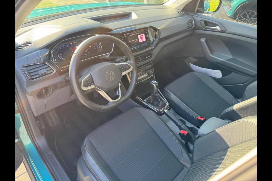 Volkswagen T-Cross 1.0 TSI 7-DSG R-Line | Dodehoekherkenning, Stoelverwarming, 18 inch, Climate control, Adaptive cruise control