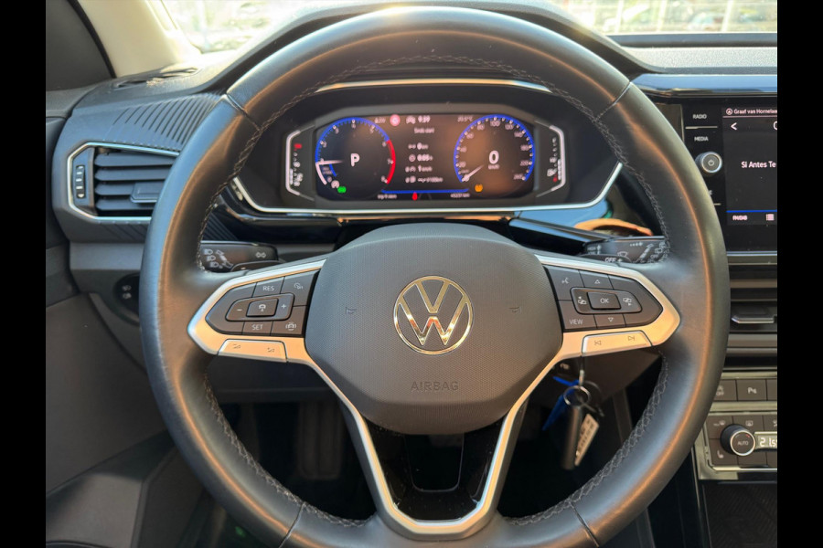 Volkswagen T-Cross 1.0 TSI 7-DSG R-Line | Dodehoekherkenning, Stoelverwarming, 18 inch, Climate control, Adaptive cruise control