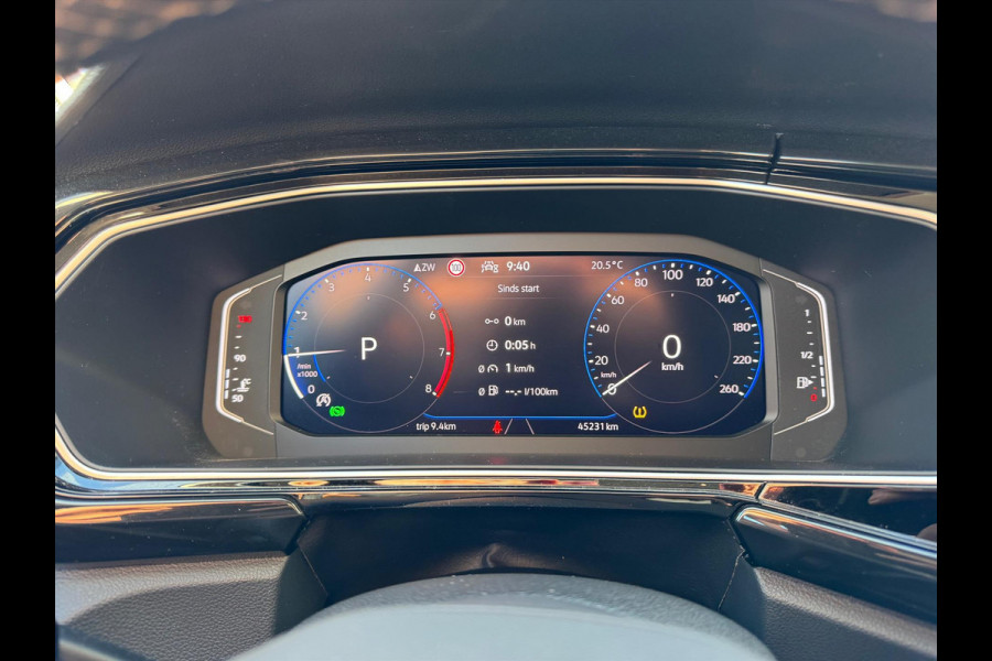 Volkswagen T-Cross 1.0 TSI 7-DSG R-Line | Dodehoekherkenning, Stoelverwarming, 18 inch, Climate control, Adaptive cruise control