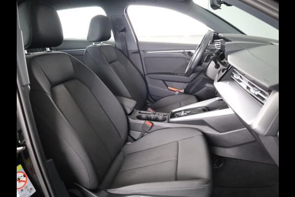 Audi A3 Sportback 30 TFSI Pro Line 110 pk S-tronic | Navigatie via App | Parkeersensoren achter | Cruise control | Apple Carplay/Android Auto | Audi A3 Sportback 30 TFSI Pro Line 110 pk S-tronic | Navigatie via App | Parkeersensoren achter | Cruise control | Apple Carplay/Android Auto |
