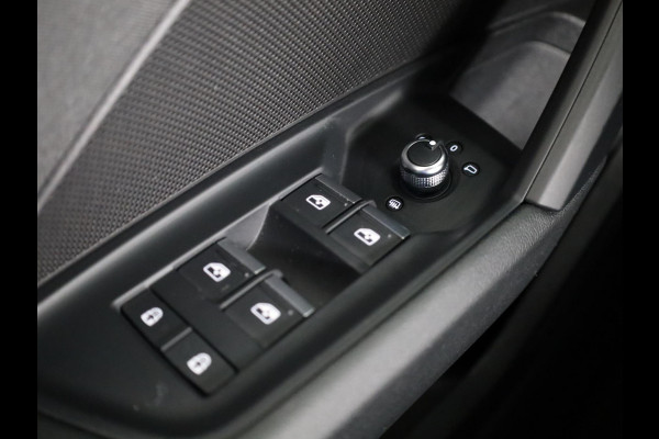 Audi A3 Sportback 30 TFSI Pro Line 110 pk S-tronic | Navigatie via App | Parkeersensoren achter | Cruise control | Apple Carplay/Android Auto | Audi A3 Sportback 30 TFSI Pro Line 110 pk S-tronic | Navigatie via App | Parkeersensoren achter | Cruise control | Apple Carplay/Android Auto |