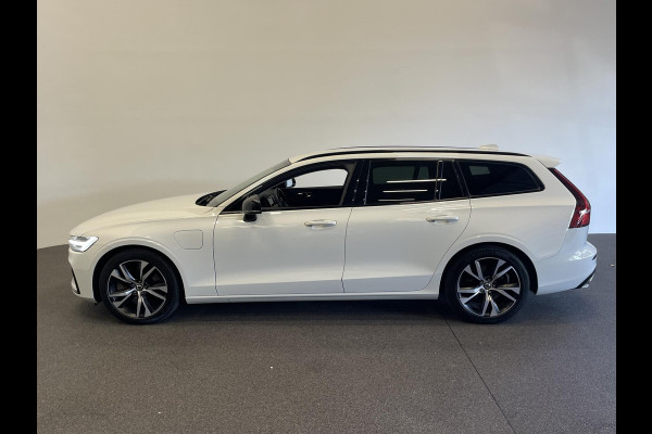 Volvo V60 2.0 T6 Recharge AWD R-Design Expression PHEV 340PK Airco ECC Navi Carplay PDC VA + Camera Full LED Trekhaak Privacy Glass Winter Pack Sensus connect High Performance Cruise Control