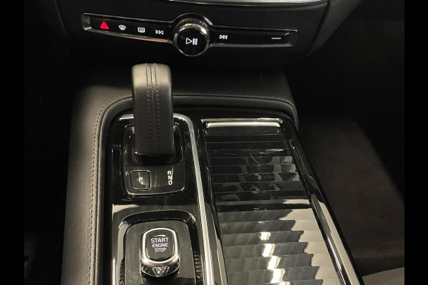 Volvo V60 2.0 T6 Recharge AWD R-Design Expression PHEV 340PK Airco ECC Navi Carplay PDC VA + Camera Full LED Trekhaak Privacy Glass Winter Pack Sensus connect High Performance Cruise Control