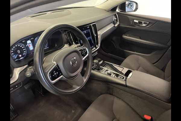 Volvo V60 2.0 T6 Recharge AWD R-Design Expression PHEV 340PK Airco ECC Navi Carplay PDC VA + Camera Full LED Trekhaak Privacy Glass Winter Pack Sensus connect High Performance Cruise Control