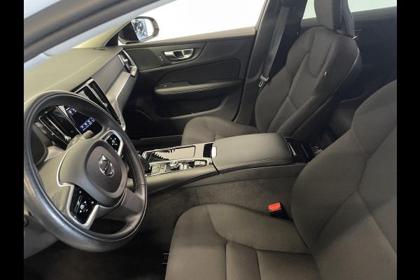 Volvo V60 2.0 T6 Recharge AWD R-Design Expression PHEV 340PK Airco ECC Navi Carplay PDC VA + Camera Full LED Trekhaak Privacy Glass Winter Pack Sensus connect High Performance Cruise Control