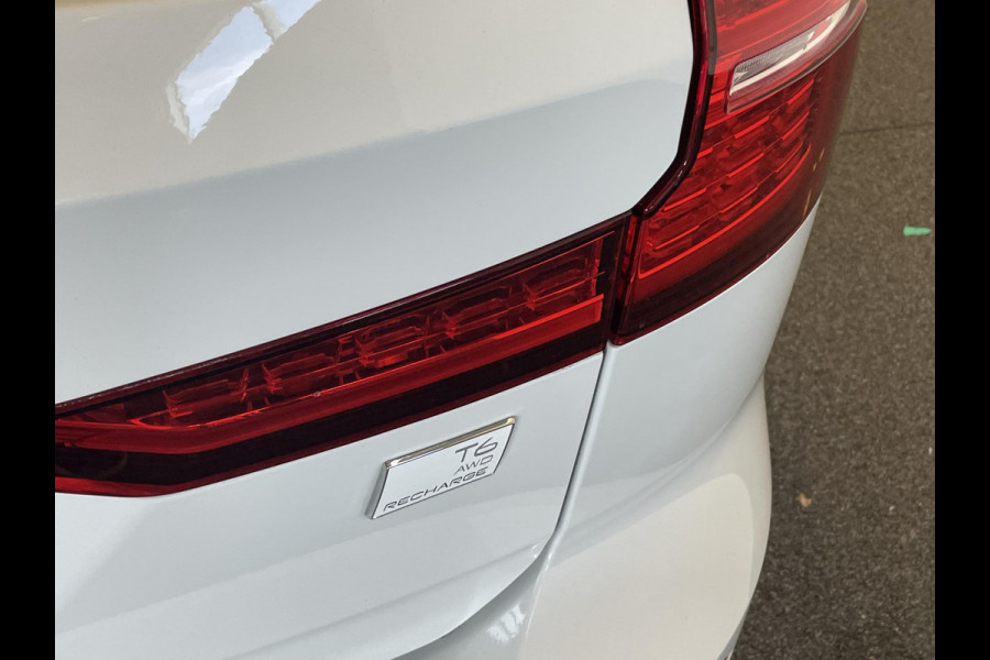 Volvo V60 2.0 T6 Recharge AWD R-Design Expression PHEV 340PK Airco ECC Navi Carplay PDC VA + Camera Full LED Trekhaak Privacy Glass Winter Pack Sensus connect High Performance Cruise Control