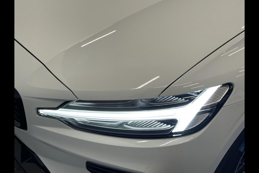 Volvo V60 2.0 T6 Recharge AWD R-Design Expression PHEV 340PK Airco ECC Navi Carplay PDC VA + Camera Full LED Trekhaak Privacy Glass Winter Pack Sensus connect High Performance Cruise Control