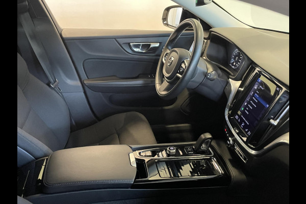 Volvo V60 2.0 T6 Recharge AWD R-Design Expression PHEV 340PK Airco ECC Navi Carplay PDC VA + Camera Full LED Trekhaak Privacy Glass Winter Pack Sensus connect High Performance Cruise Control