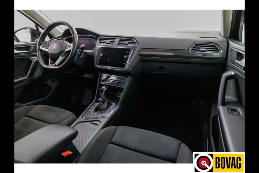 Volkswagen Tiguan 1.4 TSI eHybrid 245 PK Elegance Business+ | Panoramadak | Elec. trekhaak | Head-up display Digi dash, Navigatie, Stoel- stuurverwarming, Electrische klep, Achteruitrijcamera, Travel assist, DCC