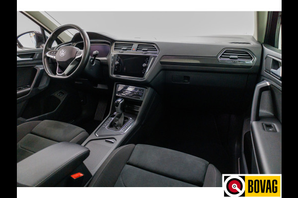 Volkswagen Tiguan 1.4 TSI eHybrid 245 PK Elegance Business+ | Panoramadak | Elec. trekhaak | Head-up display Digi dash, Navigatie, Stoel- stuurverwarming, Electrische klep, Achteruitrijcamera, Travel assist, DCC