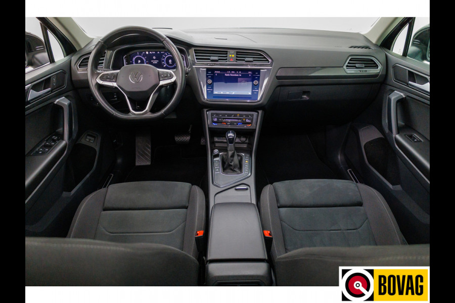 Volkswagen Tiguan 1.4 TSI eHybrid 245 PK Elegance Business+ | Panoramadak | Elec. trekhaak | Head-up display Digi dash, Navigatie, Stoel- stuurverwarming, Electrische klep, Achteruitrijcamera, Travel assist, DCC