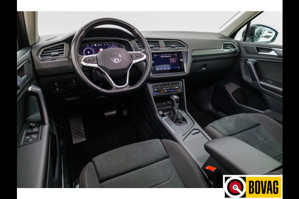 Volkswagen Tiguan 1.4 TSI eHybrid 245 PK Elegance Business+ | Panoramadak | Elec. trekhaak | Head-up display Digi dash, Navigatie, Stoel- stuurverwarming, Electrische klep, Achteruitrijcamera, Travel assist, DCC