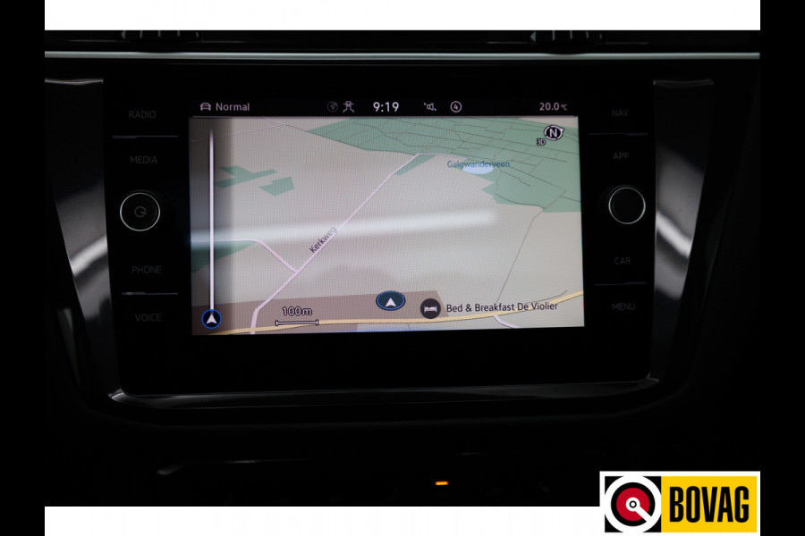 Volkswagen Tiguan 1.4 TSI eHybrid 245 PK Elegance Business+ | Panoramadak | Elec. trekhaak | Head-up display Digi dash, Navigatie, Stoel- stuurverwarming, Electrische klep, Achteruitrijcamera, Travel assist, DCC