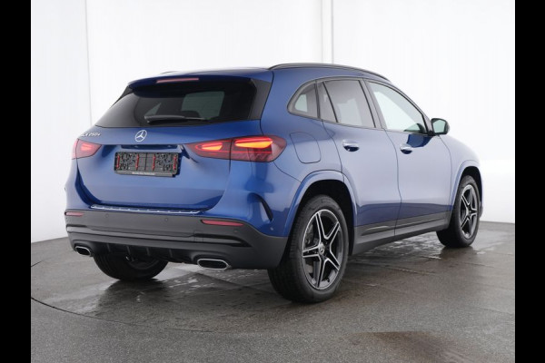 Mercedes-Benz GLA 250 e AMG Plug-In Hybride Edition AMG Line | Night Pakket | Distronic | 360° Camera | AC en DC Laden | MultiBeam Koplampen | Stuur en Stoeverwarming. Inclusief 24 maanden Mercedes-Benz Certified garantie voor Europa.