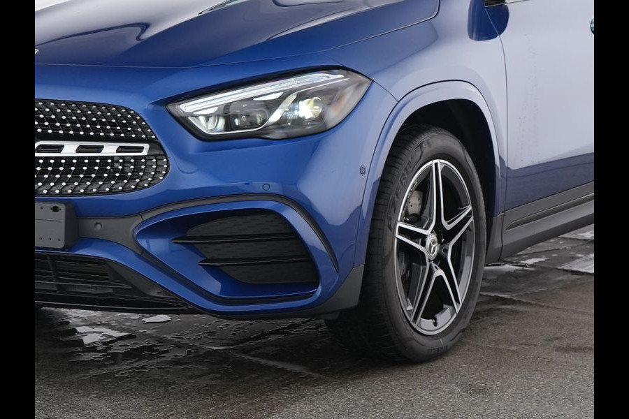 Mercedes-Benz GLA 250 e AMG Plug-In Hybride Edition AMG Line | Night Pakket | Distronic | 360° Camera | AC en DC Laden | MultiBeam Koplampen | Stuur en Stoeverwarming. Inclusief 24 maanden Mercedes-Benz Certified garantie voor Europa.