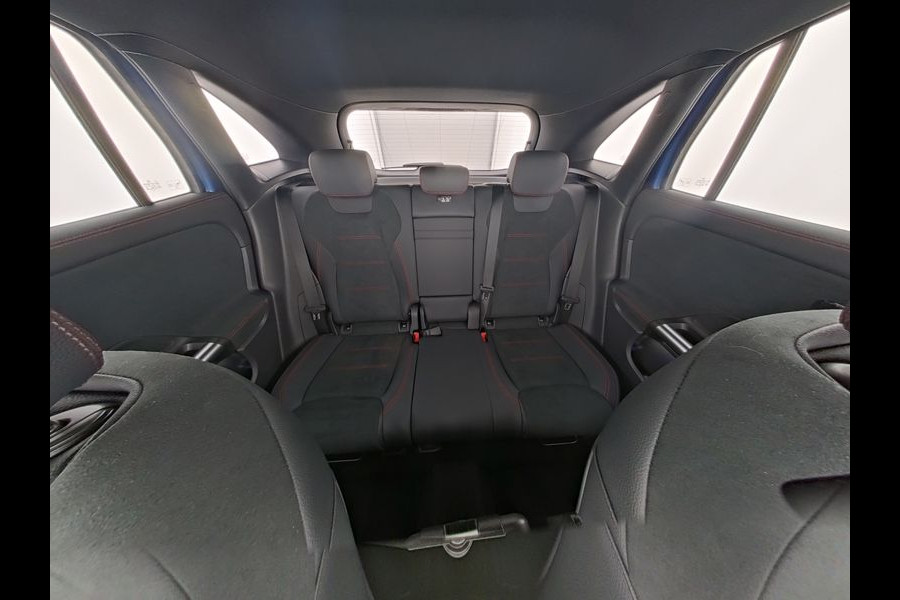 Mercedes-Benz GLA 250 e AMG Plug-In Hybride Edition AMG Line | Night Pakket | Distronic | 360° Camera | AC en DC Laden | MultiBeam Koplampen | Stuur en Stoeverwarming. Inclusief 24 maanden Mercedes-Benz Certified garantie voor Europa.