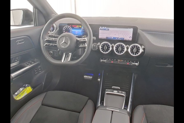 Mercedes-Benz GLA 250 e AMG Plug-In Hybride Edition AMG Line | Night Pakket | Distronic | 360° Camera | AC en DC Laden | MultiBeam Koplampen | Stuur en Stoeverwarming. Inclusief 24 maanden Mercedes-Benz Certified garantie voor Europa.