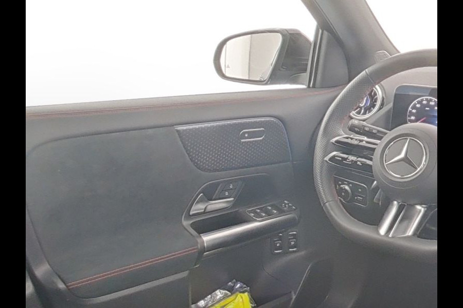 Mercedes-Benz GLA 250 e AMG Plug-In Hybride Edition AMG Line | Night Pakket | Distronic | 360° Camera | AC en DC Laden | MultiBeam Koplampen | Stuur en Stoeverwarming. Inclusief 24 maanden Mercedes-Benz Certified garantie voor Europa.