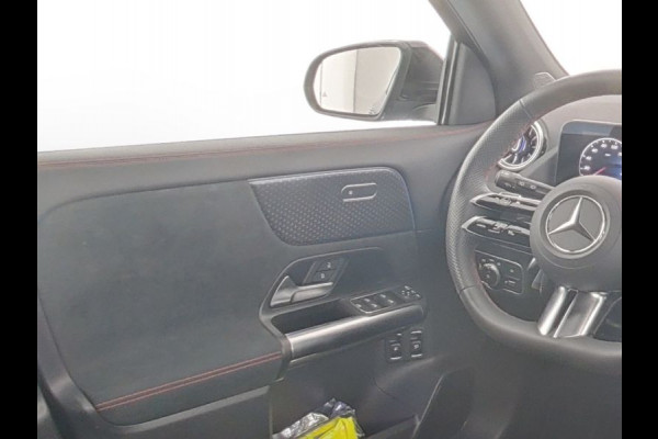 Mercedes-Benz GLA 250 e AMG Plug-In Hybride Edition AMG Line | Night Pakket | Distronic | 360° Camera | AC en DC Laden | MultiBeam Koplampen | Stuur en Stoeverwarming. Inclusief 24 maanden Mercedes-Benz Certified garantie voor Europa.