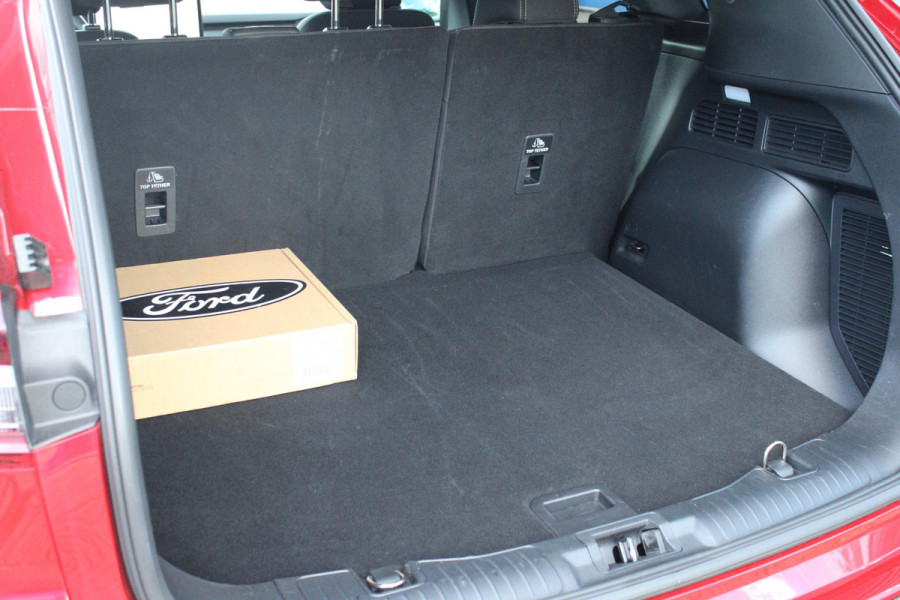 Ford Kuga 2.5 PHEV Titanium 243pk | Winterpack | Afneembare Trekhaak | 2.100kg Trekgewicht | Achteruitrijcamera