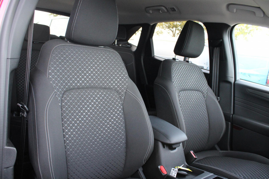 Ford Kuga 2.5 PHEV Titanium 243pk | Winterpack | Afneembare Trekhaak | 2.100kg Trekgewicht | Achteruitrijcamera