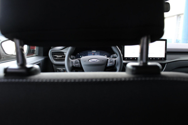 Ford Kuga 2.5 PHEV Titanium 243pk | Winterpack | Afneembare Trekhaak | 2.100kg Trekgewicht | Achteruitrijcamera