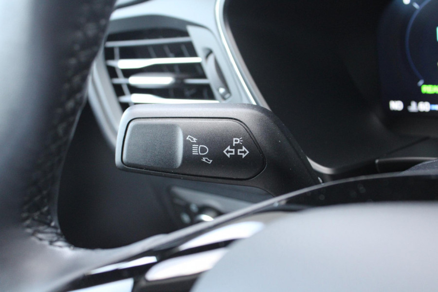 Ford Kuga 2.5 PHEV Titanium 243pk | Winterpack | Afneembare Trekhaak | 2.100kg Trekgewicht | Achteruitrijcamera