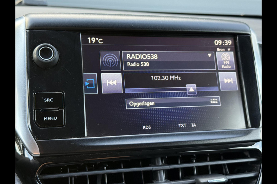 Peugeot 2008 1.2 PureTech Blue Lion 110pk,2e Eigenaar,Airco,Cruise,PDC,Trekhaak,Dealer Onderhouden,APK tot 02-2026