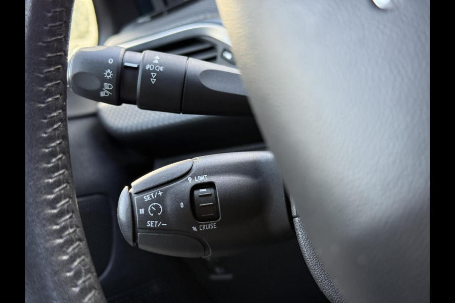 Peugeot 2008 1.2 PureTech Blue Lion 110pk,2e Eigenaar,Airco,Cruise,PDC,Trekhaak,Dealer Onderhouden,APK tot 02-2026