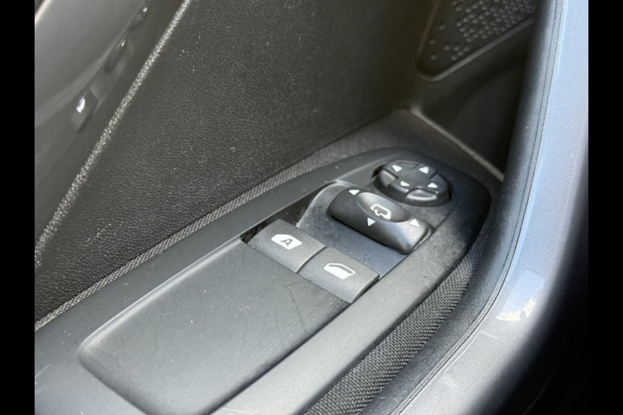 Peugeot 2008 1.2 PureTech Blue Lion 110pk,2e Eigenaar,Airco,Cruise,PDC,Trekhaak,Dealer Onderhouden,APK tot 02-2026